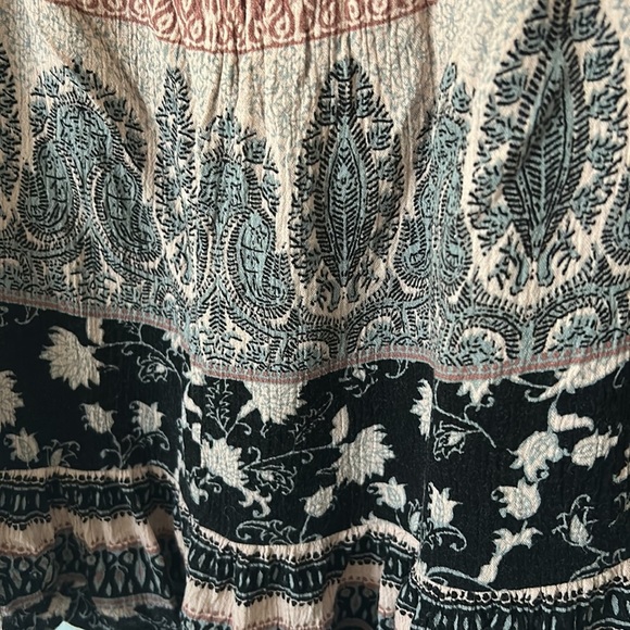 BUNDLE 3/$12 Charlotte Russe Off the Shoulder Top - Picture 7 of 7